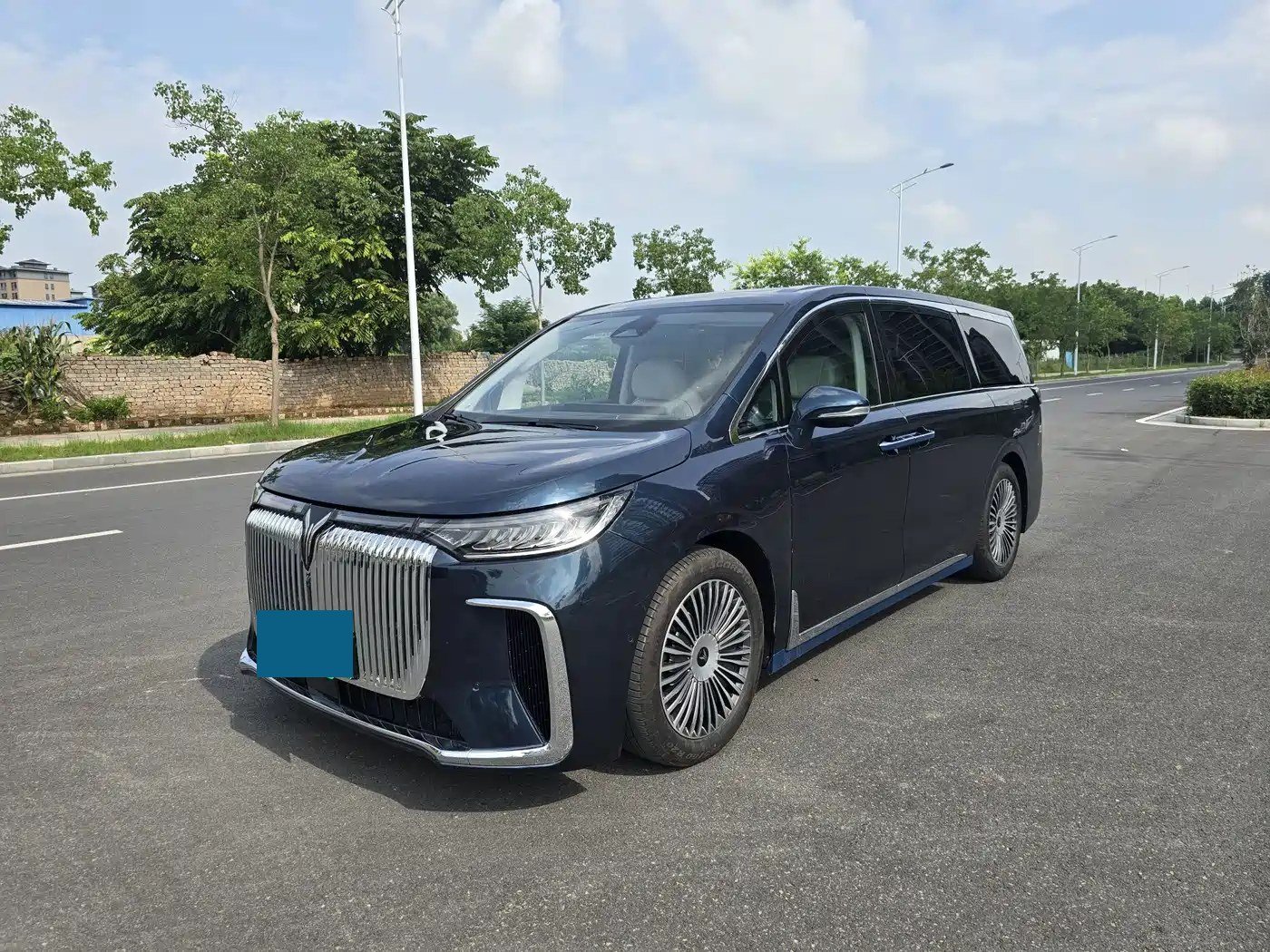 2025 Voyah Auto Voyah Auto Voyah梦想家2025款PHEV四驱旗舰鲲鹏版
